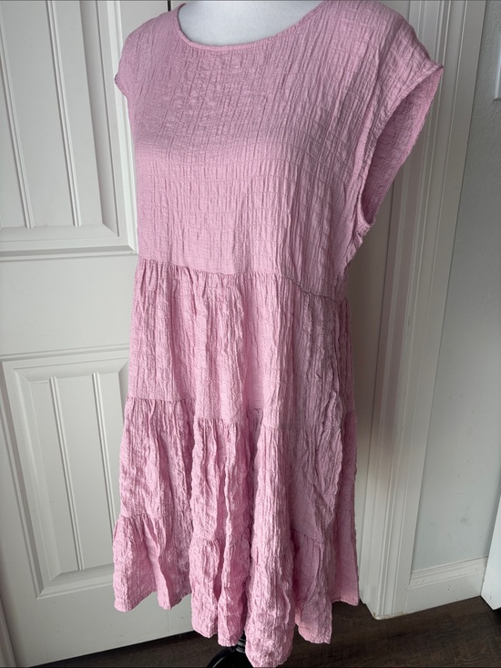 Knox Rose Dresses & Skirts - Knox Rose Soft Pink Tiered Crinkle Midi Dress